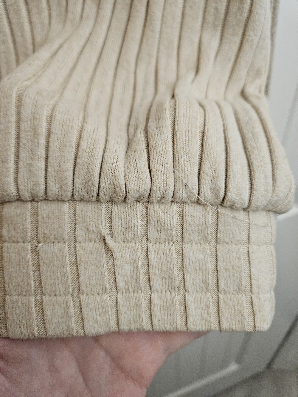 Gilly Hicks Ribbed Cropped Cream Sweatshirt - Picture 8 of 8